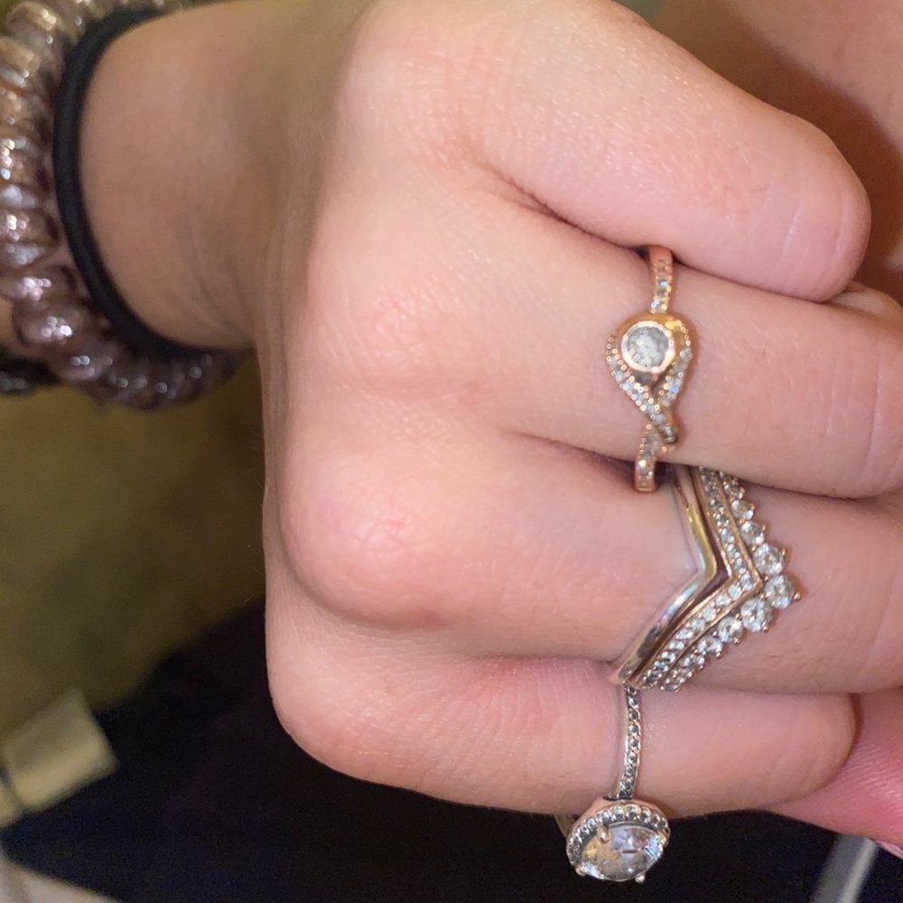 Gold engagement ring - Picture 2 of 8